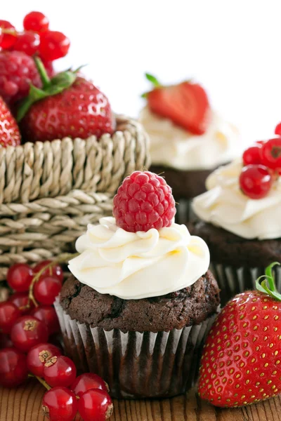 Red berry cupcakes — Stock Photo, Image