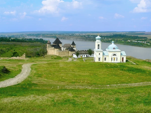 Fortaleza de Khotyn e igreja — Fotografia de Stock