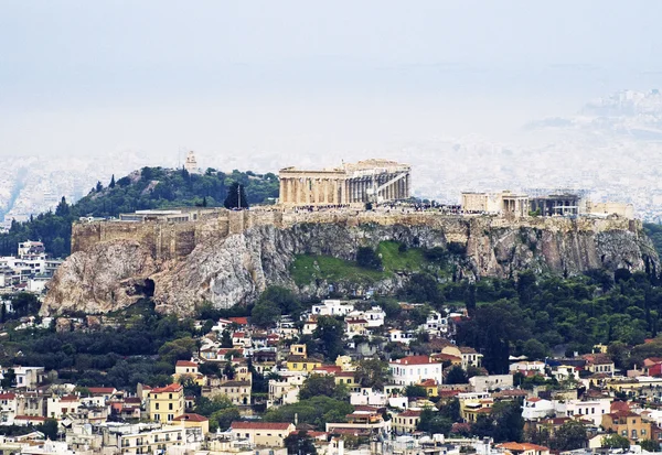 En vy över Aten med Akropolis — ストック写真