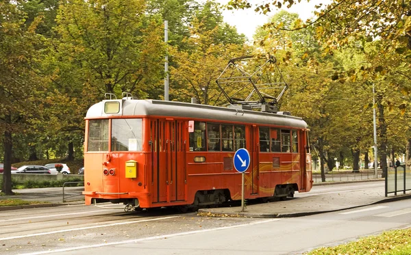 Красный трамвай на улице — стоковое фото