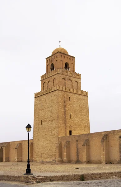 Minaret van de moskee in kairouan, Tunesië — Stockfoto