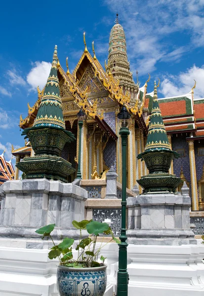 Templo budista tailandês Wat phra kaeo — Fotografia de Stock