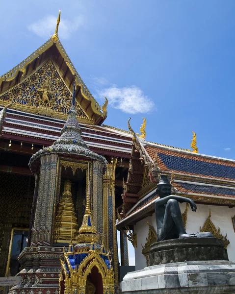 Thailändischer buddhistischer Tempel wat phra kaeo — Stockfoto