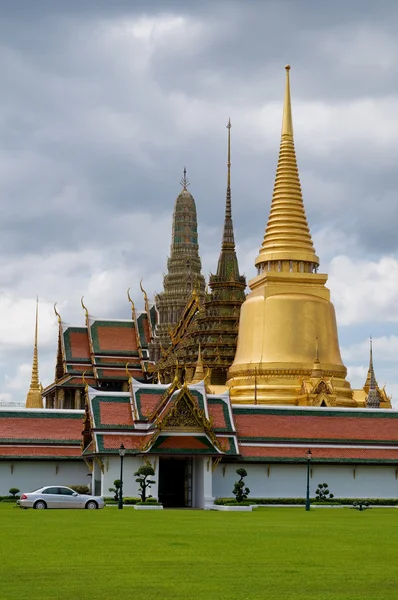 Templo budista tailandês Wat phra kaeo — Fotografia de Stock