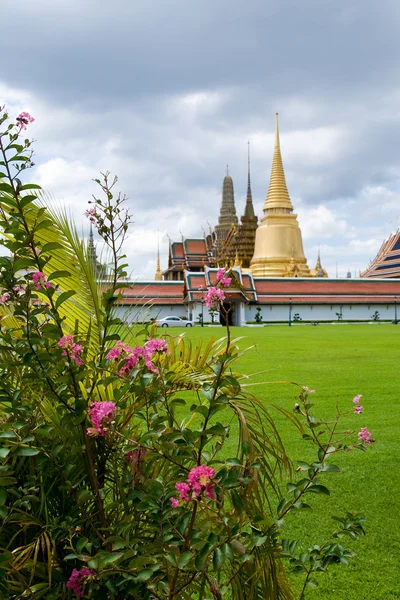 Тайський буддійський храм Wat phra kaeo — стокове фото