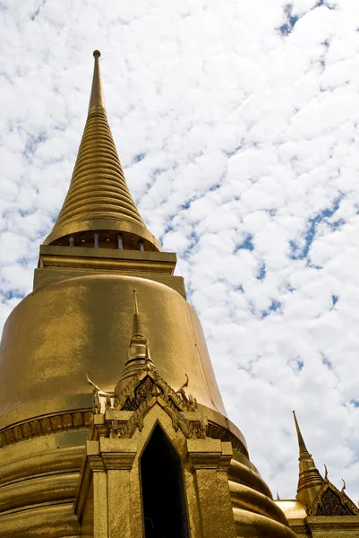 Тайский буддийский храм Wat phra kaeo — стоковое фото