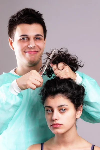 Безумный парикмахер — стоковое фото