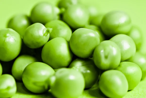 Свіжий зелений горох овочевий — стокове фото