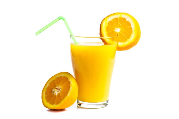A glass of orange juice and oranges on a white background. — Stockfoto