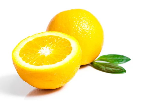 Citroner isolerade på vitt — Stockfoto