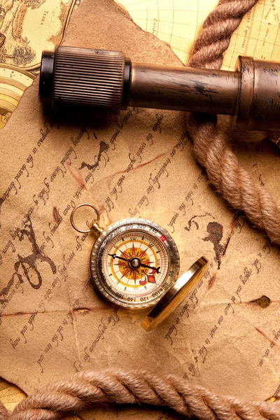 Treasure karta och kompass — Stockfoto