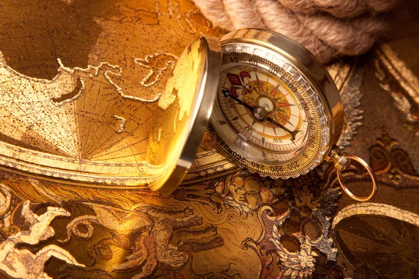 Treasure karta och kompass — Stockfoto