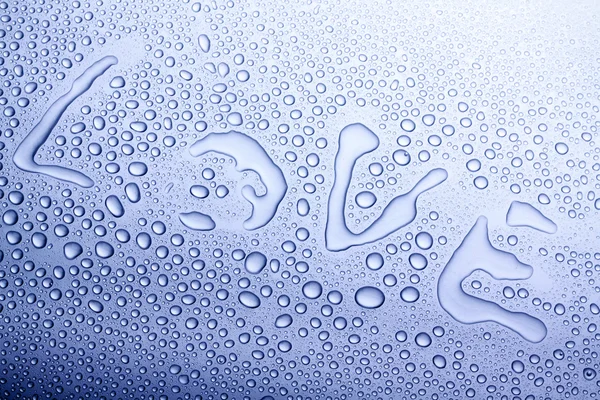 Любовь, созданная водяными пузырями — стоковое фото