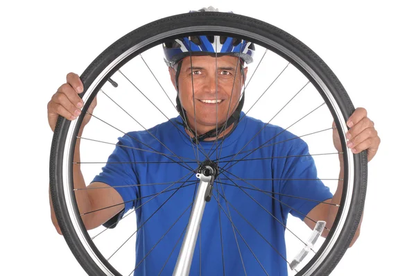 Ciclista olhando thru Roda — Fotografia de Stock