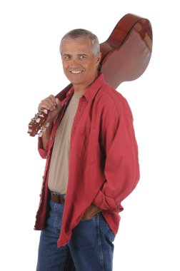 adam gitar omuz ile