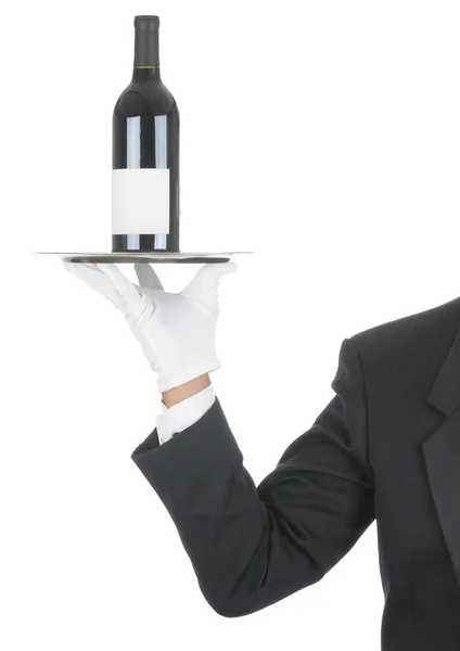 Butler tepsi üzerinde şarap şişesi ile — Stok fotoğraf