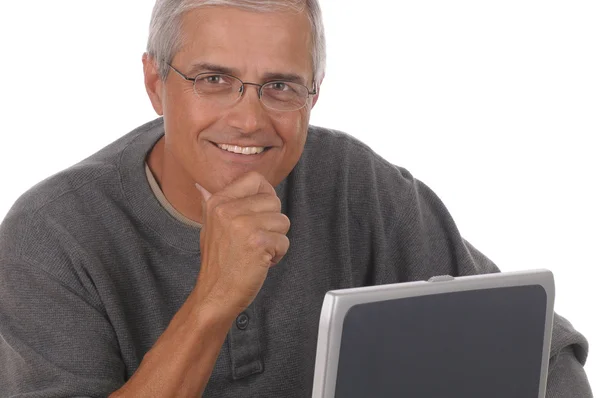 Man van middelbare leeftijd en laptop — Stockfoto
