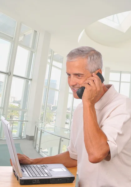 Businessman in office setting — Stock Photo, Image