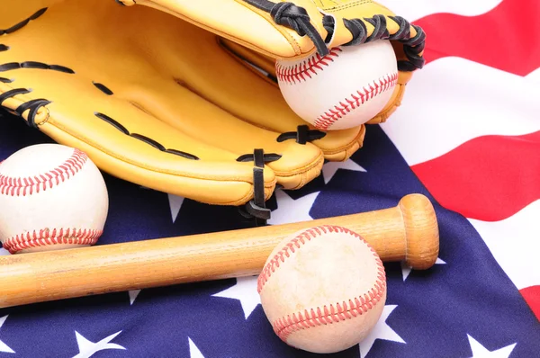 Baseballs glove and flag — Stock Photo, Image