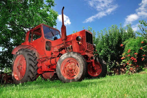 Jordbruk traktor — Stockfoto