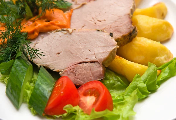 stock image Meat dish with fresh vegetables