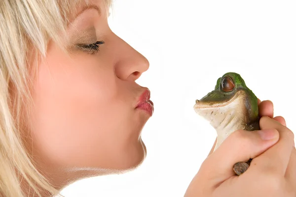 Kissing a frog — Stock Photo, Image