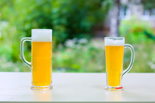 Два пива — стокове фото