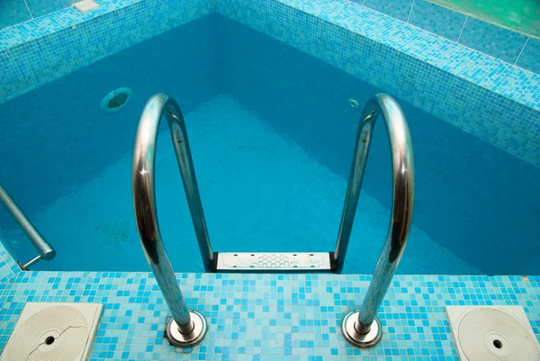 Escaleras de piscina — Foto de Stock