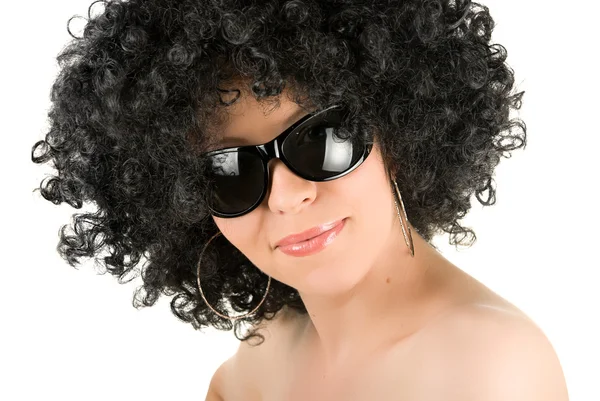 Пушистая женщина в солнечных очках — стоковое фото