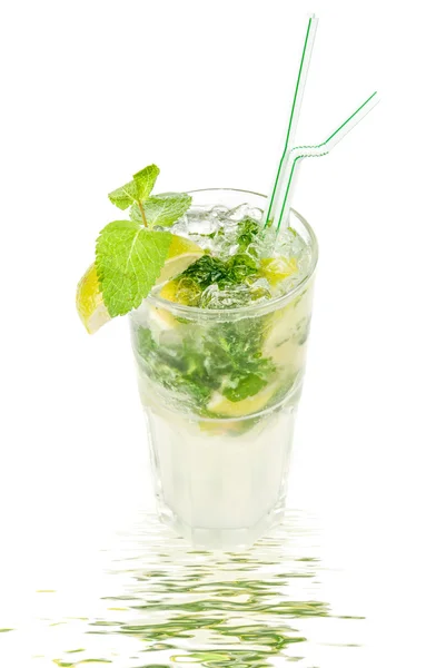 Mojito alcohol verse cocktail — Stockfoto