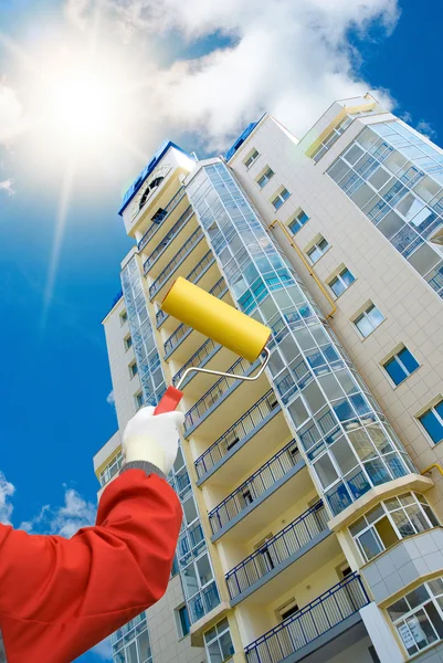 Skyscraper and house painter — Stock Photo, Image