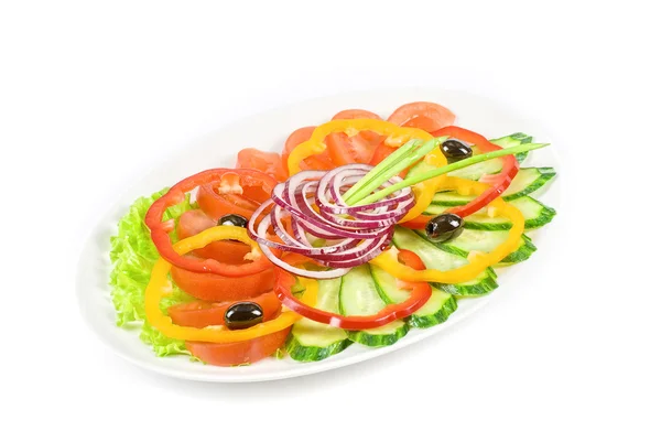 Нарезанные овощи на блюде — стоковое фото