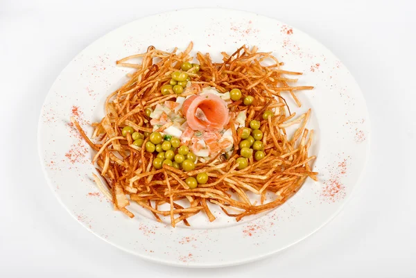 Salada russa com peixe de salmão closeup — Fotografia de Stock