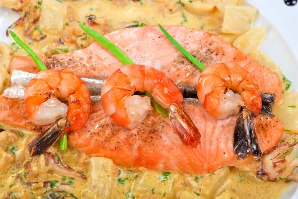 サーモン ピンクの魚およびシーフード — ストック写真
