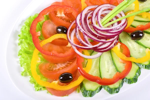 Verduras en rodajas en el plato — Foto de Stock