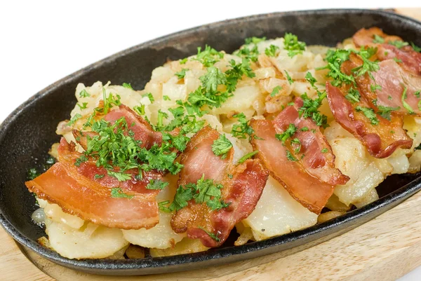 Смажена картопля з беконом — стокове фото