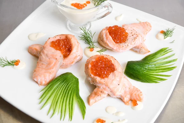 Roasted salmon filet with red caviar — Stock Photo, Image