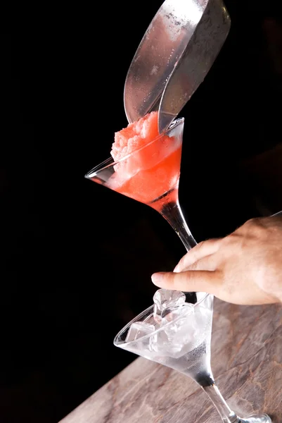 Preparazione di cocktail congelati — Foto Stock