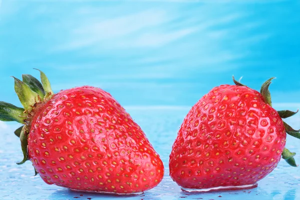 Två läckra jordgubbar — Stockfoto