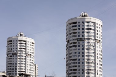 Yüksek binalar