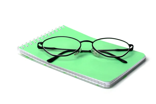 Glazen en notebook — Stockfoto
