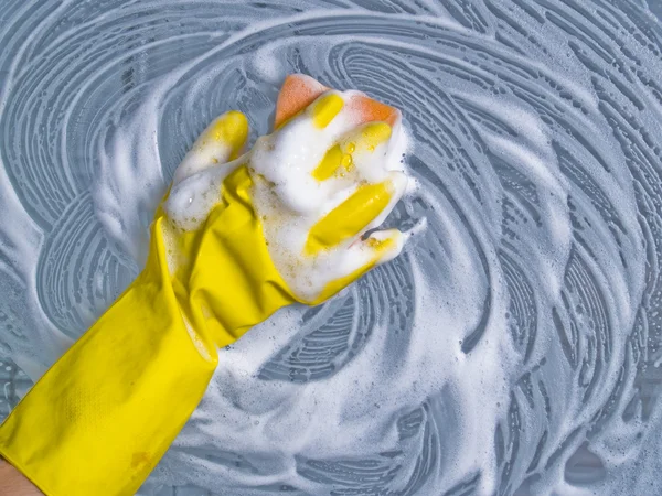 Cleaning window — Stock Photo, Image