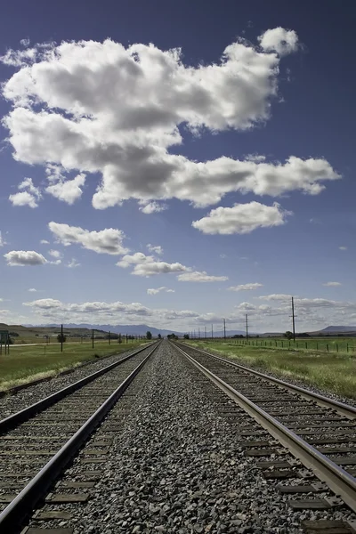 Railroad Tracks and Cloudy Sky — Stock Photo, Image