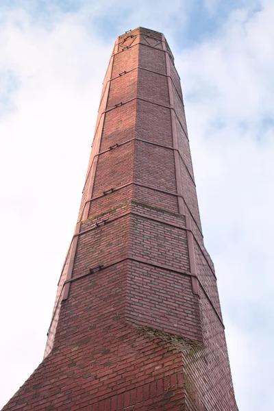 赤レンガの焼却炉の煙突 — ストック写真