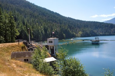 Lake mills ve glines canyon Barajı