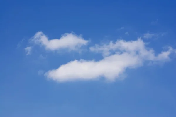 Nuvole sul cielo blu — Foto Stock