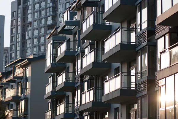 Solnedgång Kina fastigheter - Tom moderna executive apartments Stockfoto