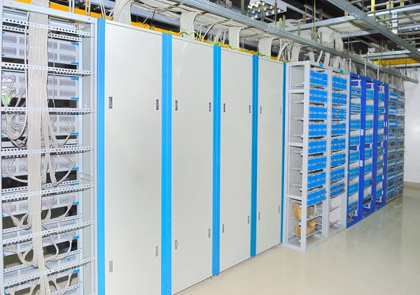 케이블 네트워크와 기술 데이터 센터 서버 — 스톡 사진
