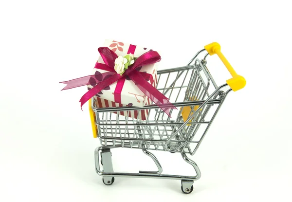 Carrinhos de compras sobre fundo branco — Fotografia de Stock