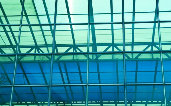 Сучасна офісна будівля блакитна скляна стіна деталь — стокове фото